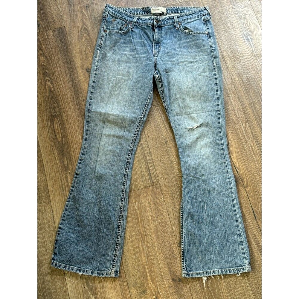 Levis Jeans Women's Blue Low Rise Bootcut Medium Wash Distressed 36x32 tagged 14